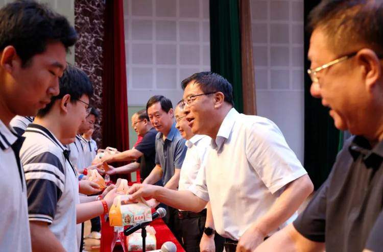 晋城一中高考_临汾一中2024年高考_高考考前动员大会