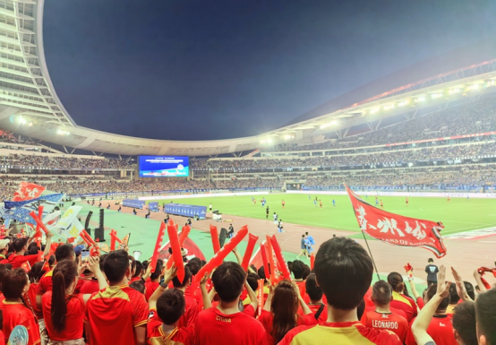 当一个江苏足球记者重新走进南京奥体_高温下的足球比赛_南京奥体中心防暑措施