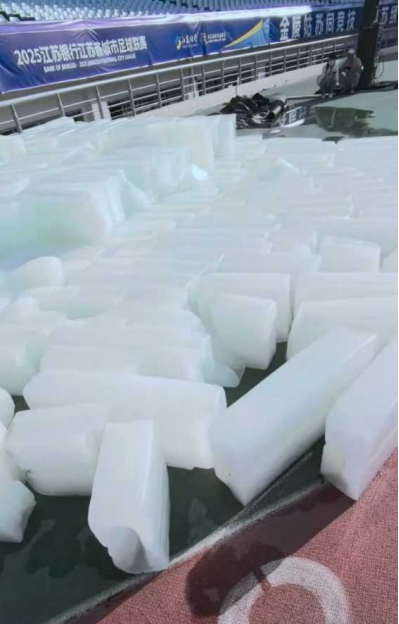 高温下的足球比赛_当一个江苏足球记者重新走进南京奥体_南京奥体中心防暑措施