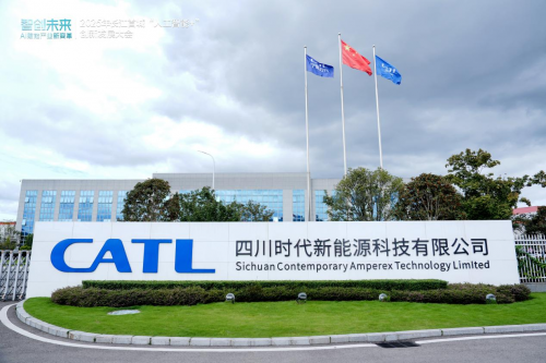 智创未来-AI赋能产业新变革！2025年长江首城“人工智能+”创新发展大会举办