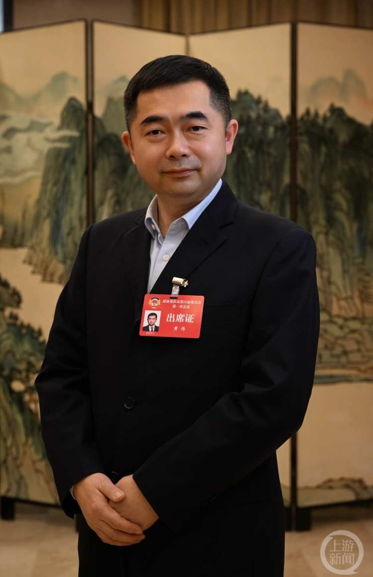 两会声音丨黄伟委员加快推进重庆新机场建设