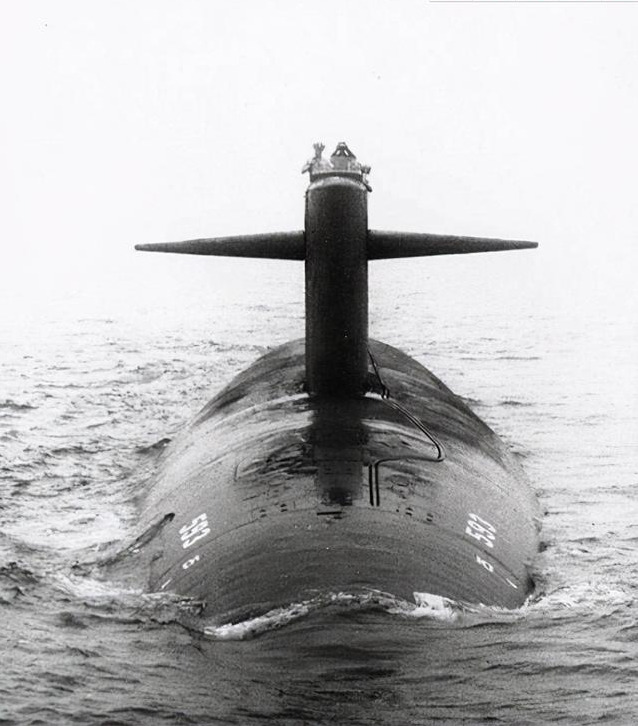 美军长尾鲨号核潜艇惨剧：潜艇被水压压成碎片，129人无一幸存