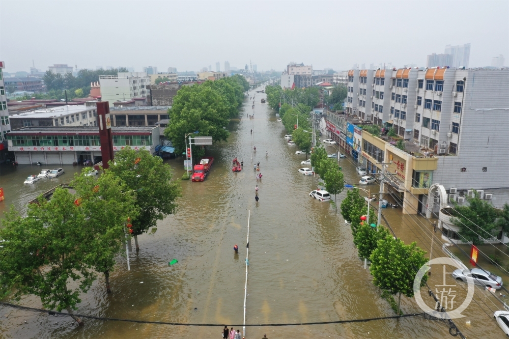 河南卫辉暴雨图片