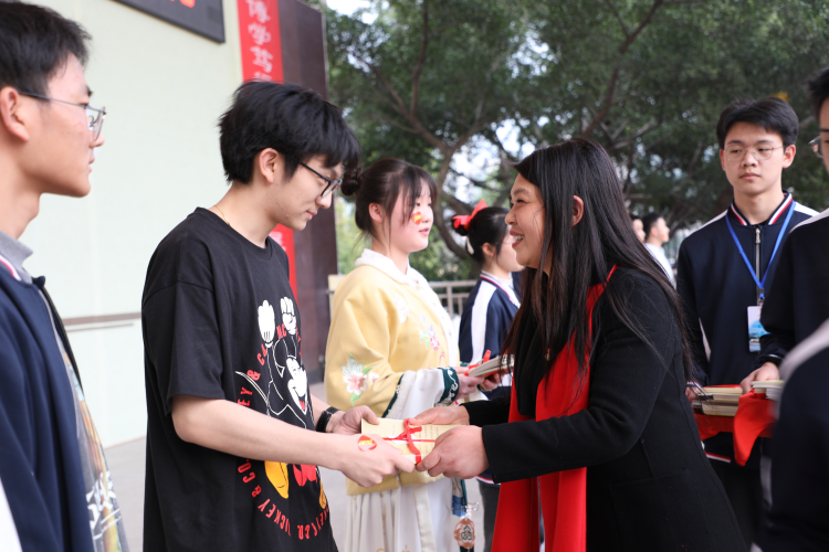 永川区萱花中学图片