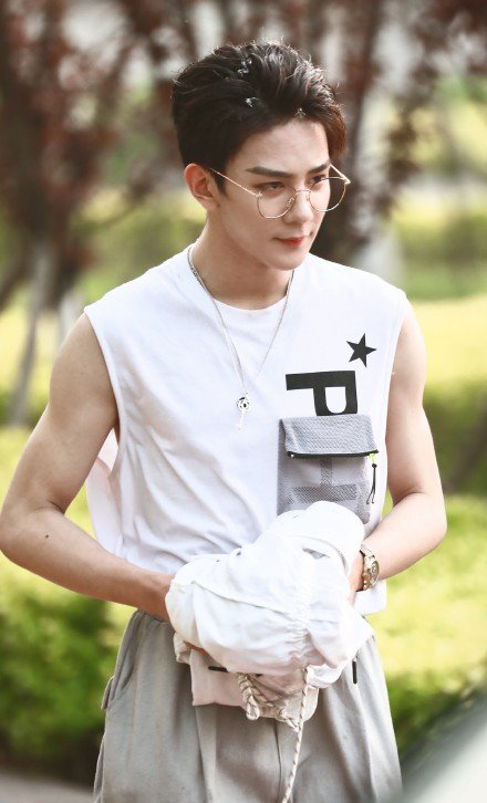 上游时尚|r1se小哥哥们的私服穿搭,都是男友造型最佳示范