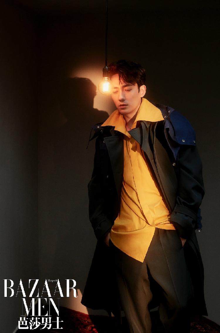 上游时尚|静水深流不惧暗涌,朱一龙水中光影大片散发撩人魅力