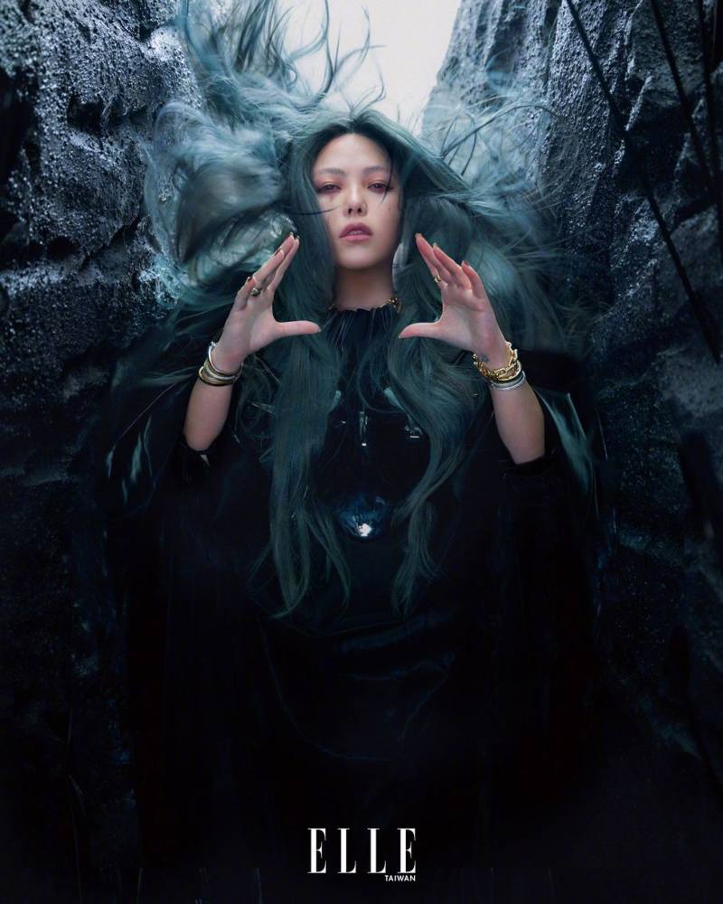 上游时尚|张惠妹夸张造型写真视觉张力拉满-上游新闻 汇聚向上的力量