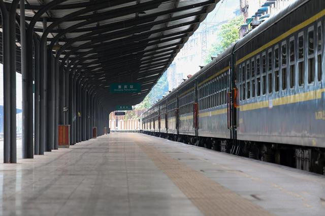 头条大赛第18季丨许大立坐绿皮火车去上海