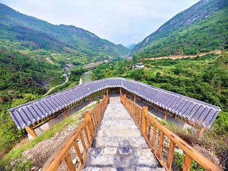 特约通讯员 湛江涛 摄近日,笔者在綦江区赶水镇盐河村6组看到,一处