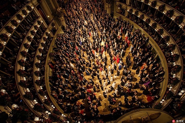 舞者裙裾翩跹唯美浪漫 第62届维也纳歌剧院舞会开幕