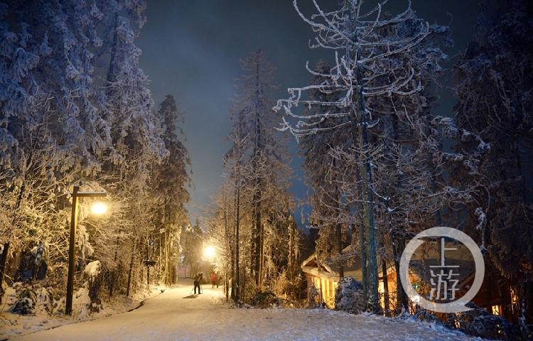 彭水摩围山景区缤纷美丽的雪景.