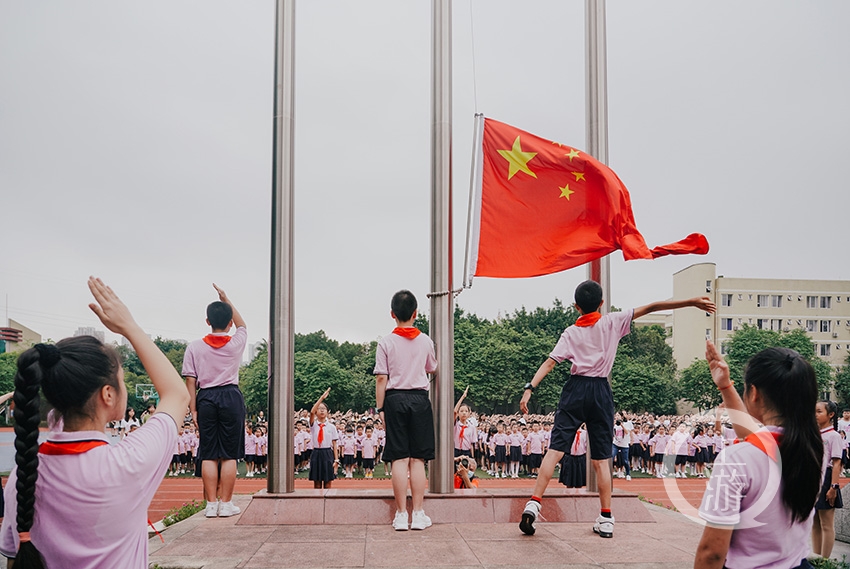 升旗仪式照片学生图片