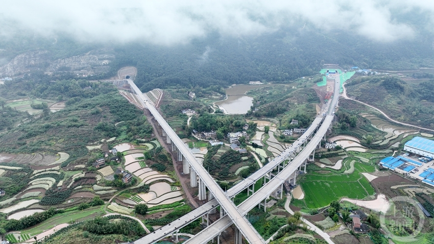 云雾山隧道图片